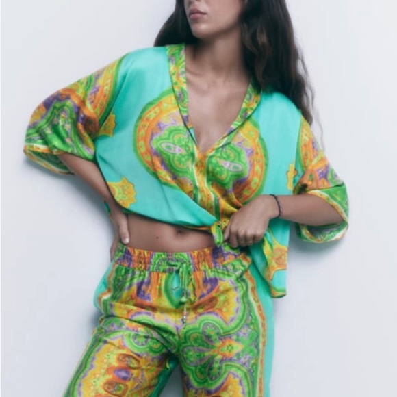 Zara Tops Zara Flowy Printed Blouse Poshmark